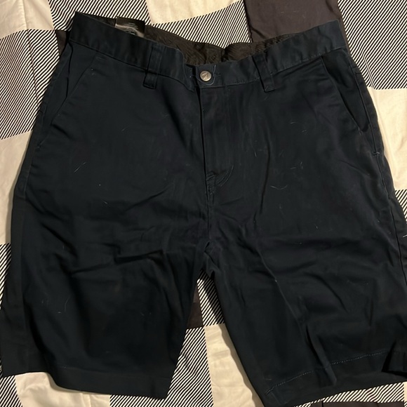 Lot of 3 volcom shorts - Picture 3 of 5